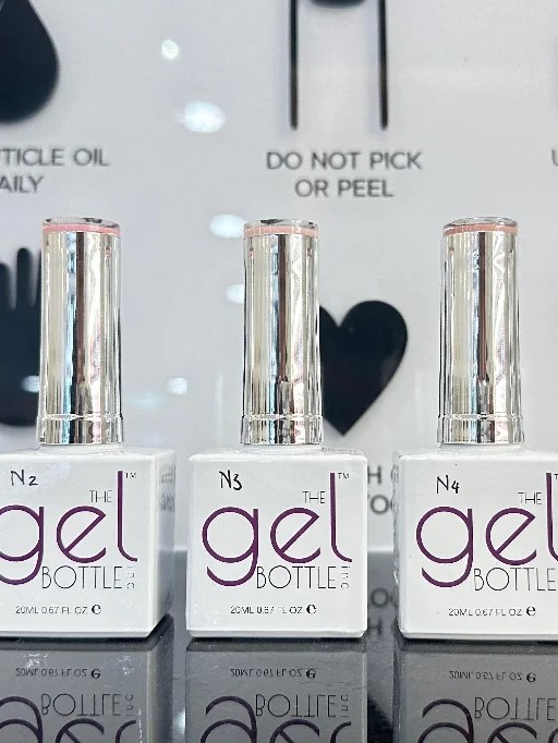 Μπουκαλάκια BIAB της Gel Bottles Inc. σε ράφι