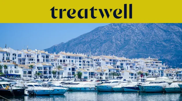 &Eta; &mu;&alpha;&rho;ί&nu;&alpha; &tau;&omicron;&upsilon; Puerto Banús &sigma;&tau;&eta; Marbella, &mu;&epsilon; &lambda;&epsilon;&upsilon;&kappa;ά &kappa;&tau;ί&rho;&iota;&alpha; &delta;&iota;&alpha;&mu;&epsilon;&rho;&iota;&sigma;&mu;ά&tau;&omega;&nu; &kappa;&alpha;&iota; &alpha;&gamma;&kappa;&upsilon;&rho;&omicron;&beta;&omicron;&lambda;&eta;&mu;έ&nu;&alpha; &sigma;&kappa;ά&phi;&eta; &mu;&epsilon; &phi;ό&nu;&tau;&omicron; &tau;&alpha; &beta;&omicron;&upsilon;&nu;ά, &kappa;ά&tau;&omega; &alpha;&pi;ό έ&nu;&alpha; &kappa;ί&tau;&rho;&iota;&nu;&omicron; &pi;&alpha;&nu;ό Treatwell.